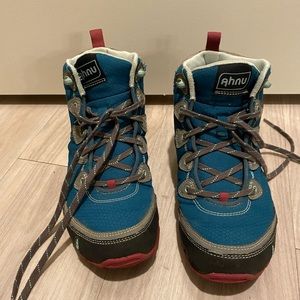 Ahnu hiking boots (Size 6.5)